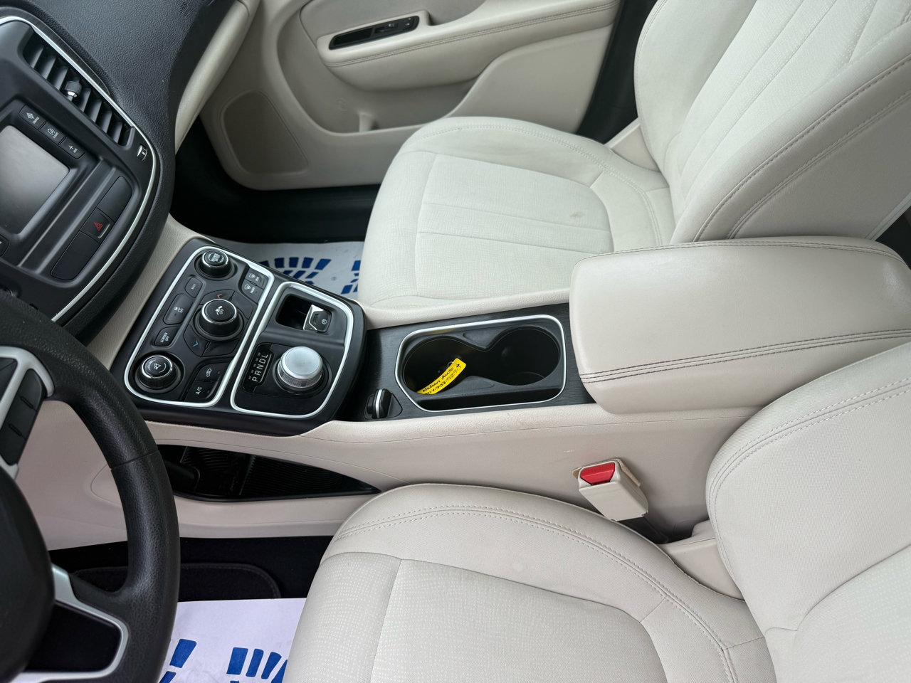 Used 2015 Chrysler 200 Limited image 33