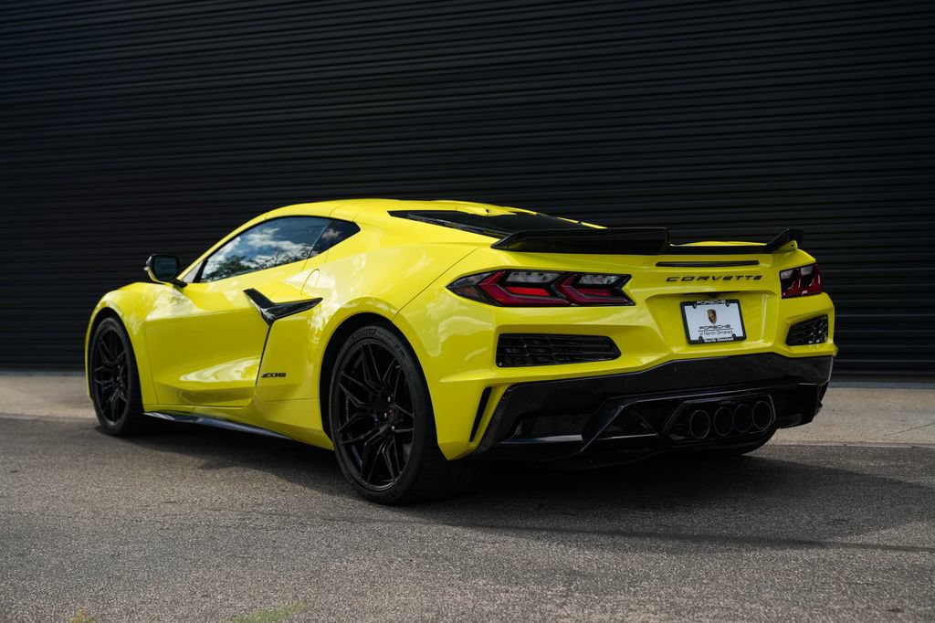 Used 2023 Chevrolet Corvette Z06 w/ Engine Appearance Package RWD image 3