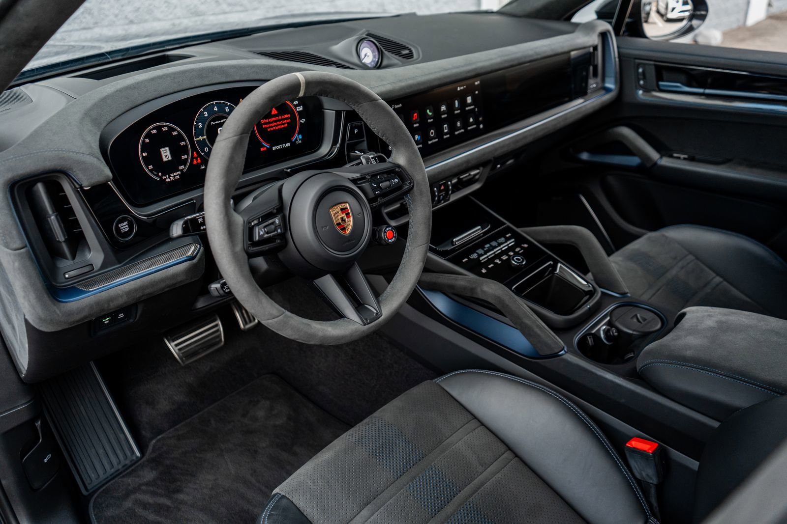 Used 2024 Porsche Cayenne Turbo GT AWD/4WD image 31