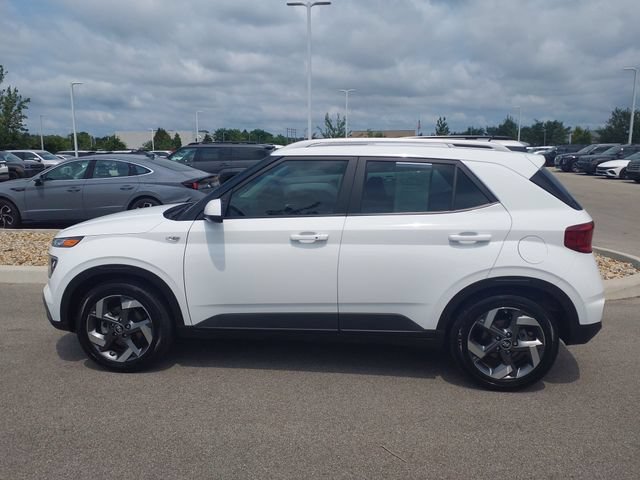 Certified 2025 Hyundai Venue SEL FWD image 9