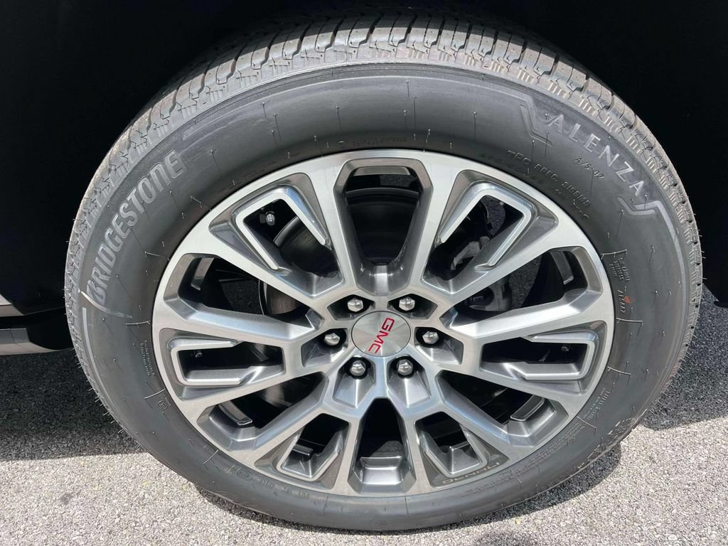 New 2026 GMC Yukon XL Denali w/ Sun & Power Step Package AWD/4WD image 11