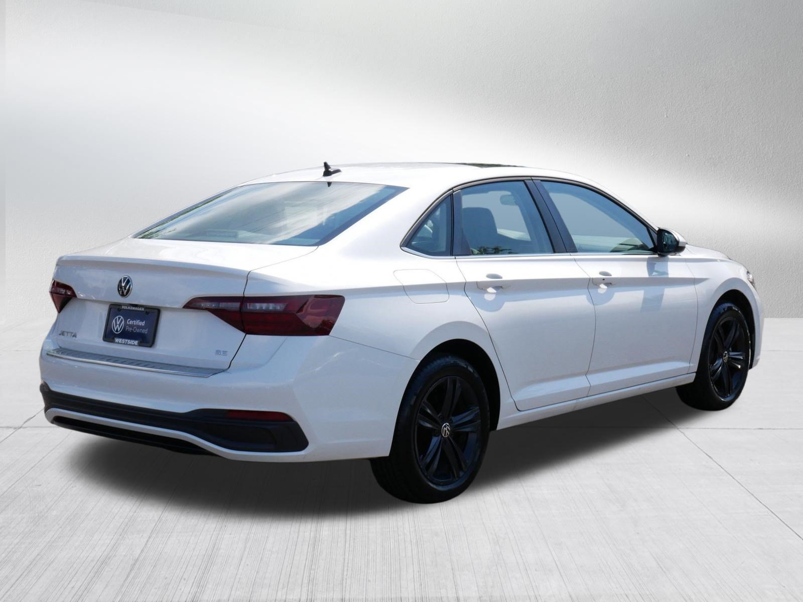 Certified 2023 Volkswagen Jetta SE w/ Panoramic Sunroof Package FWD image 7