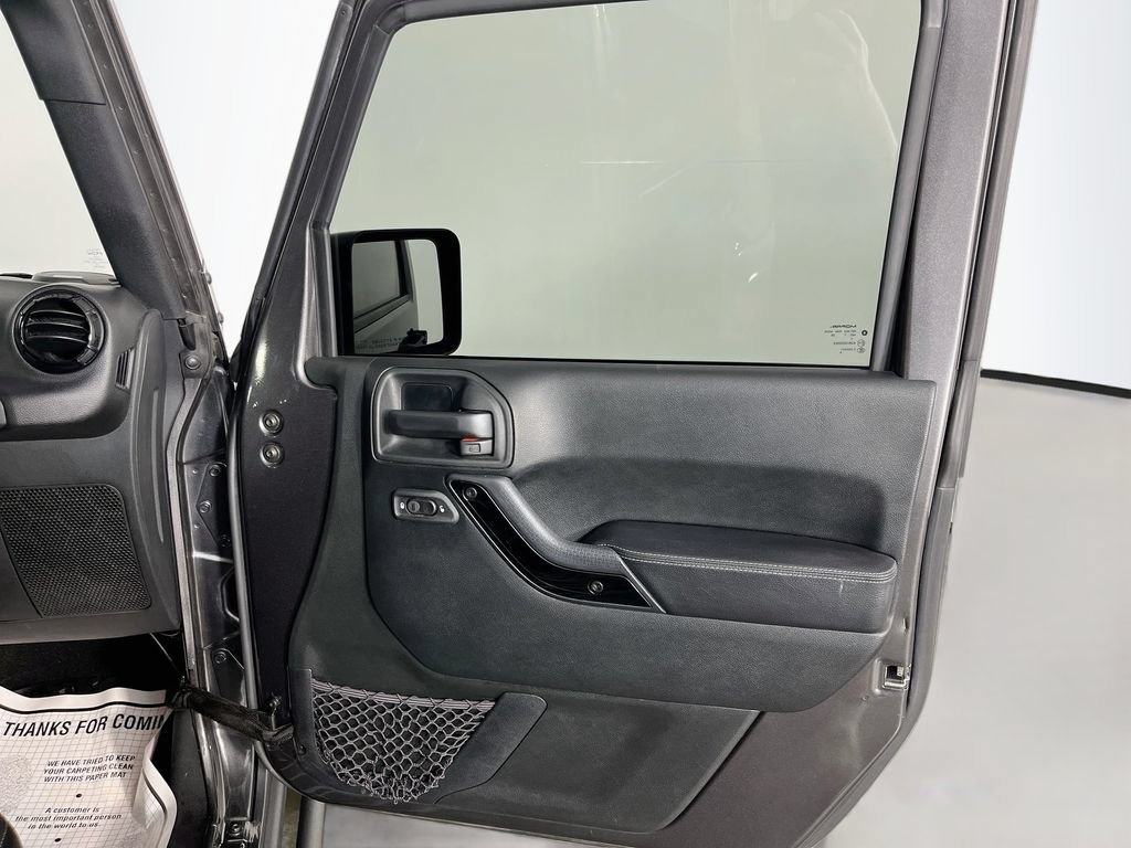 Used 2017 Jeep Wrangler Unlimited Sahara AWD/4WD image 34