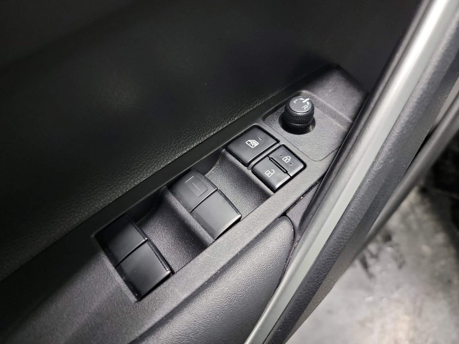 Used 2023 Toyota Corolla Cross SE image 14