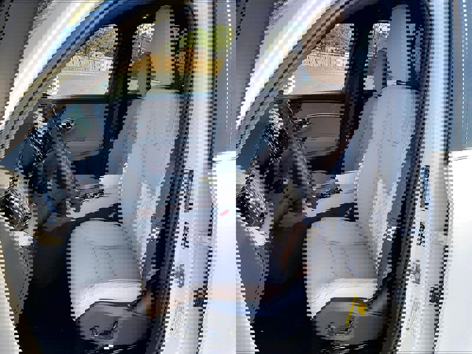 New 2026 Volvo XC90 T8 Plus w/ Protection Package Premier image 11