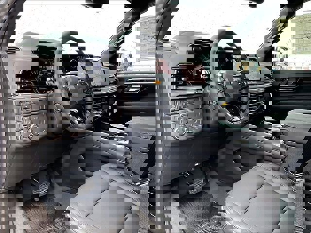 New 2026 Chevrolet Suburban Premier image 8