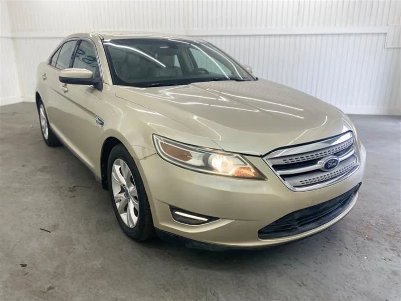 Used 2010 Ford Taurus SEL image 3