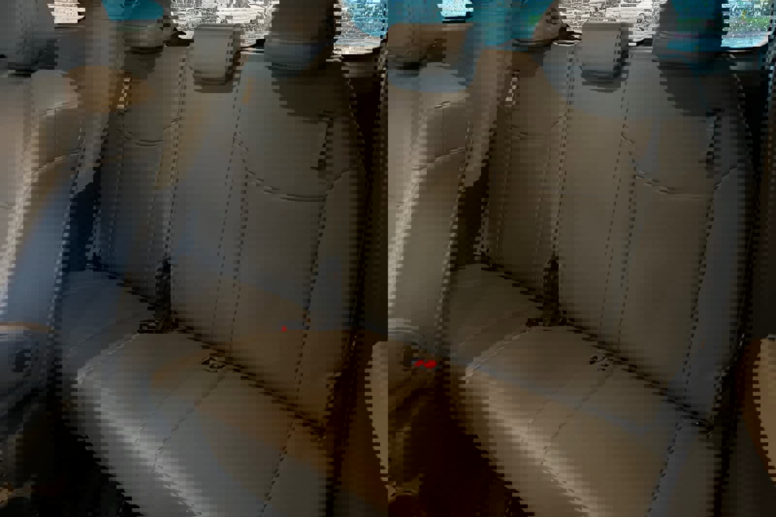 Used 2022 Toyota Sienna Limited image 15