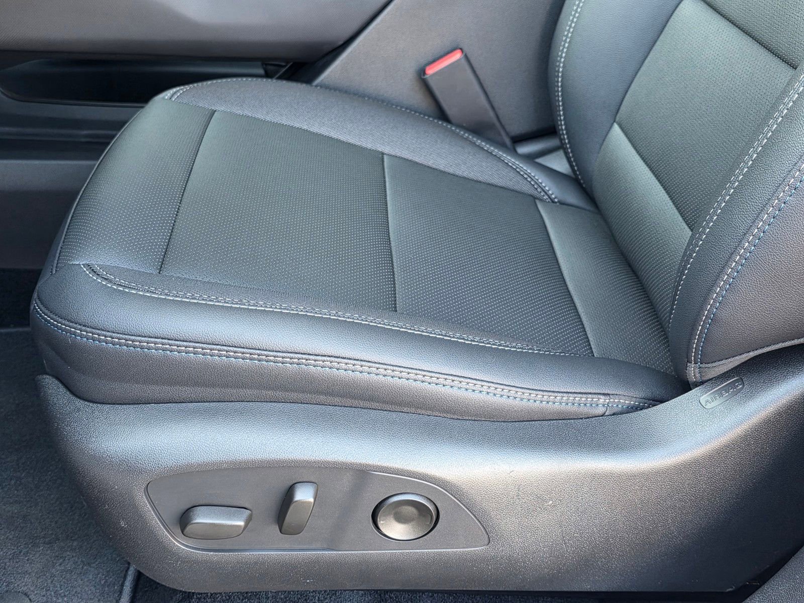 New 2026 Chevrolet Equinox EV LT image 23