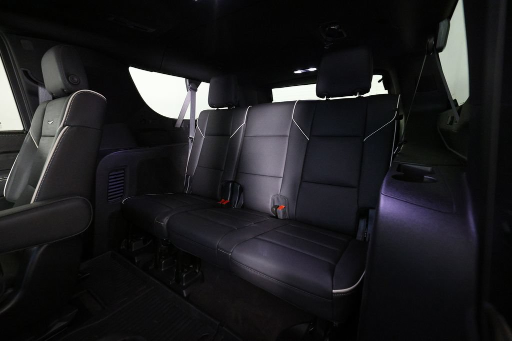 Used 2025 Cadillac Escalade ESV Sport w/ LPO, ONYX Package AWD/4WD image 15