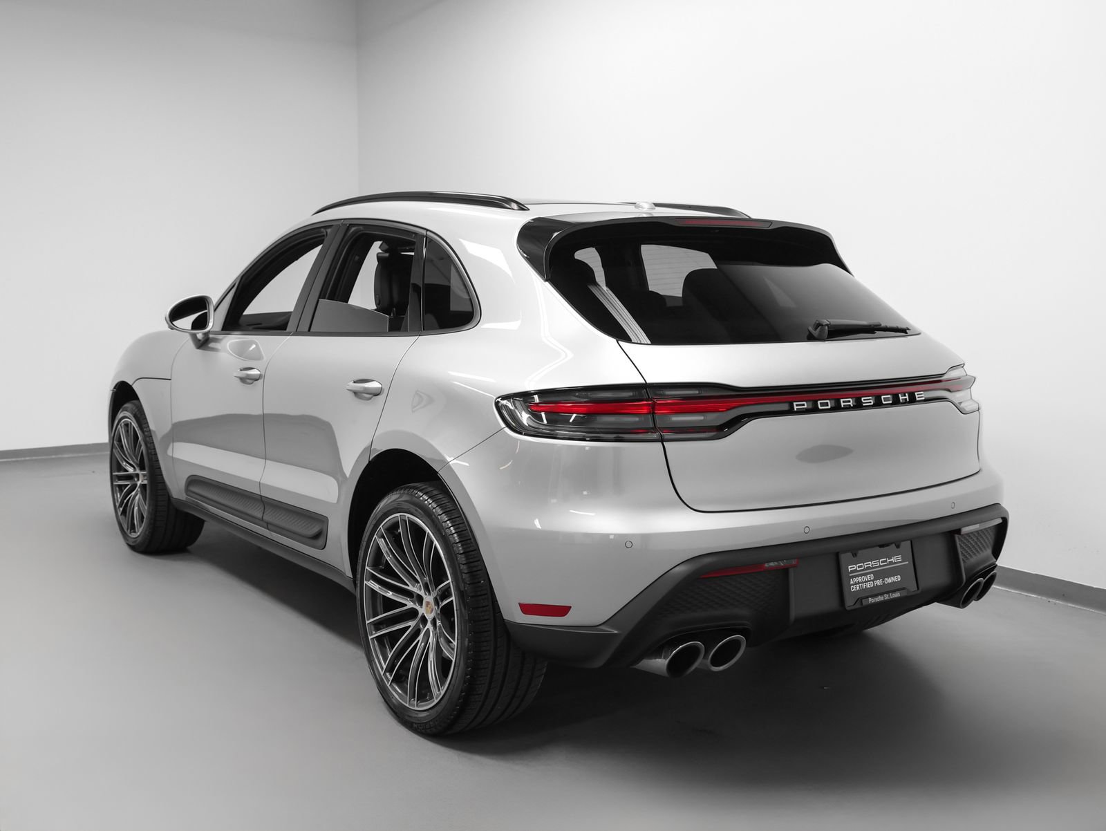 Certified 2026 Porsche Macan image 3