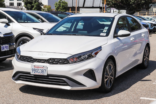 Used 2022 Kia Forte LXS w/ LXS Technology Package FWD image 4