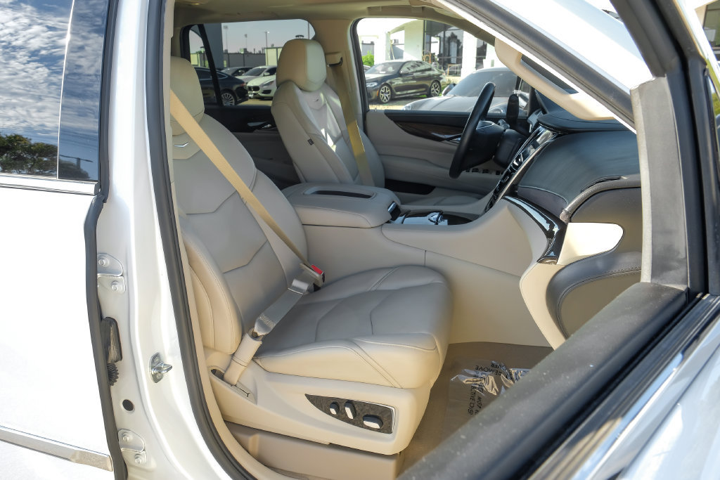 Used 2018 Cadillac Escalade Luxury AWD/4WD image 34