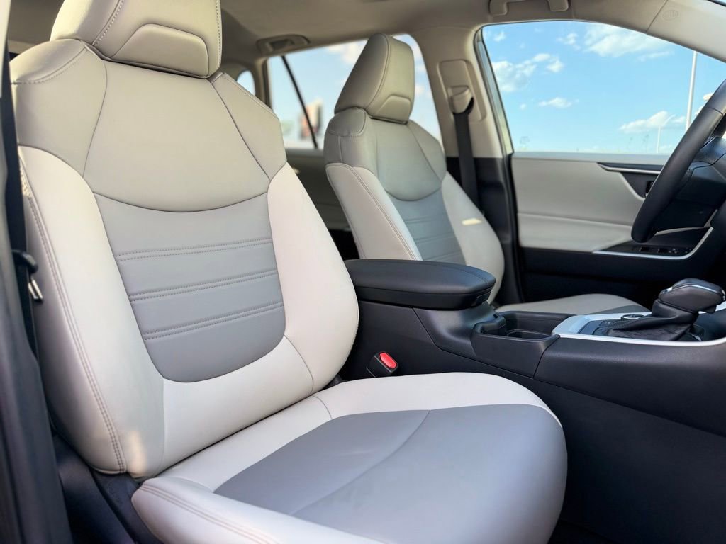Used 2021 Toyota RAV4 XLE Premium AWD/4WD image 18