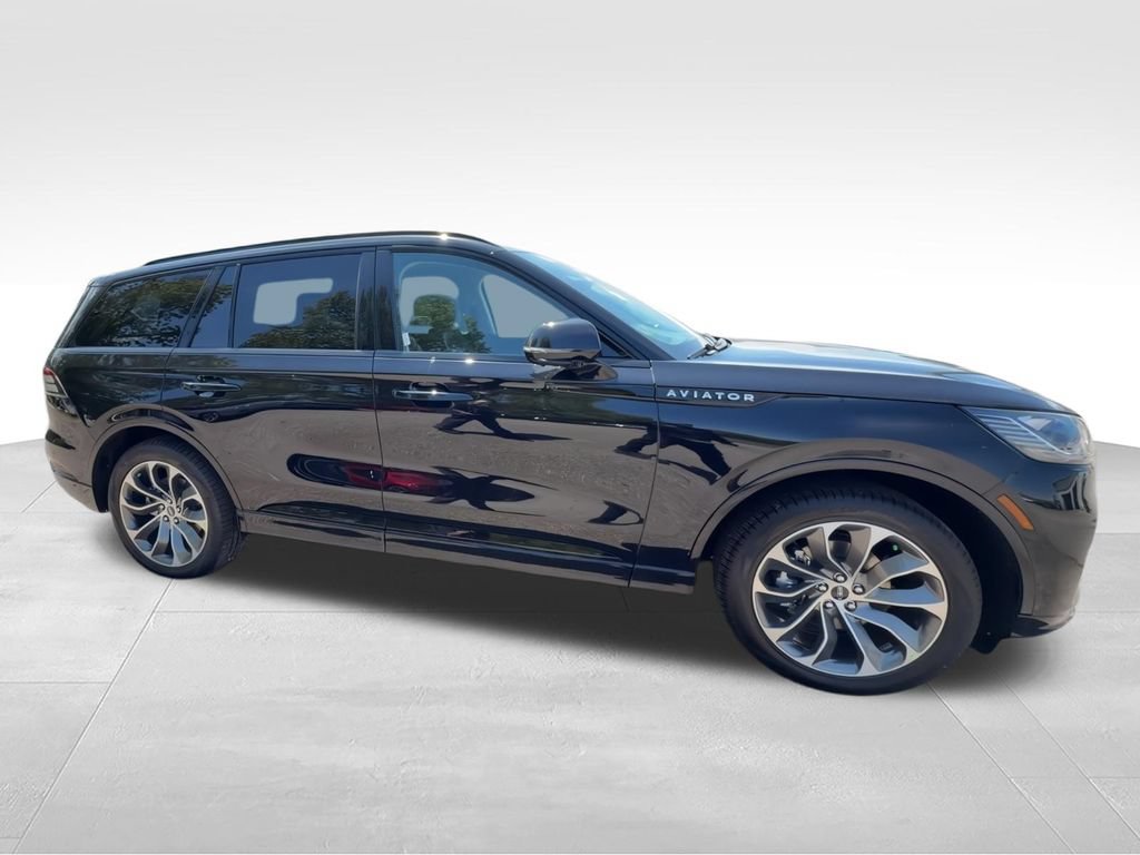 New 2026 Lincoln Aviator AWD w/ Jet Appearance Package image 2
