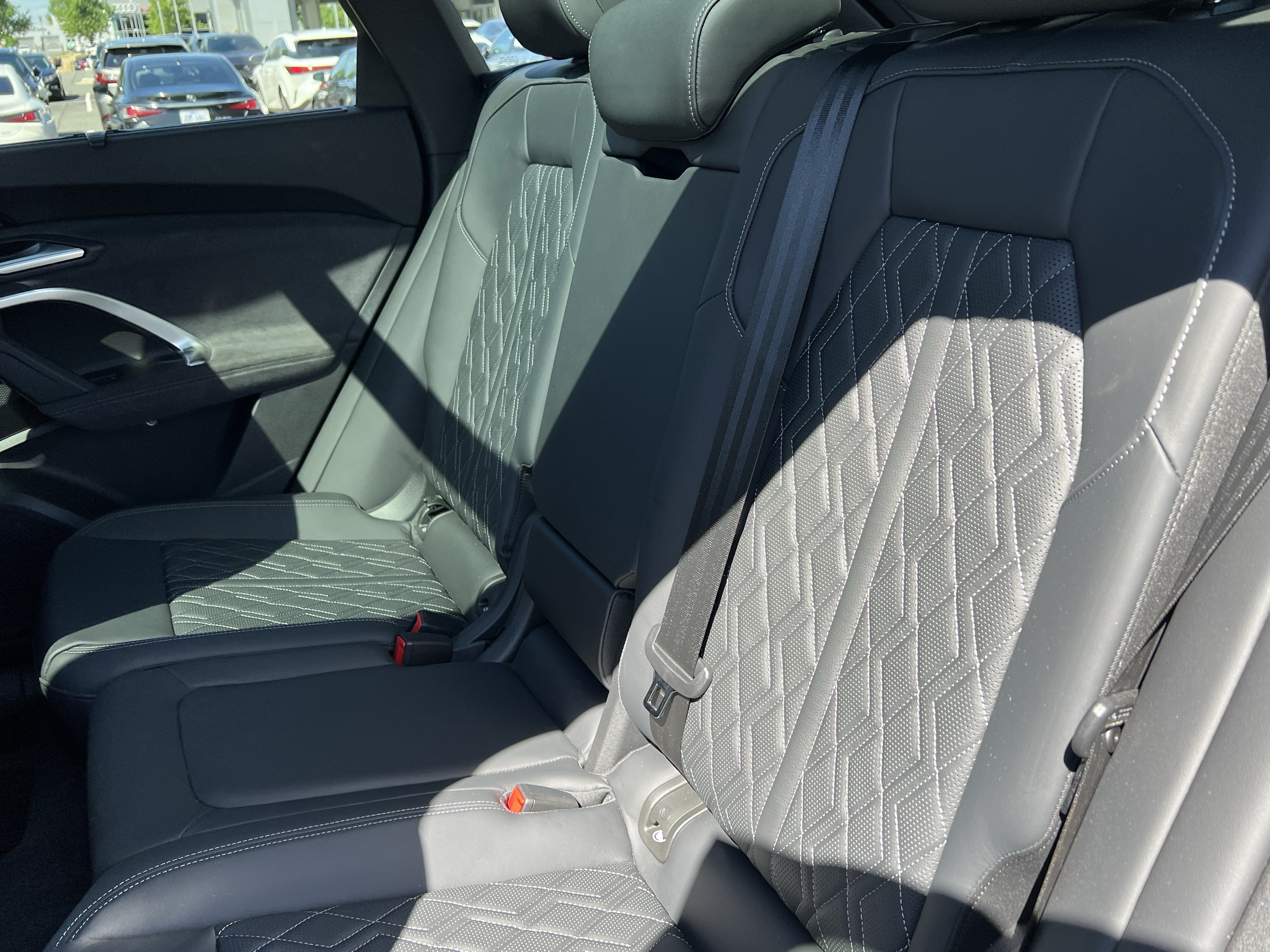Used 2025 Audi SQ5 Premium Plus AWD/4WD image 32