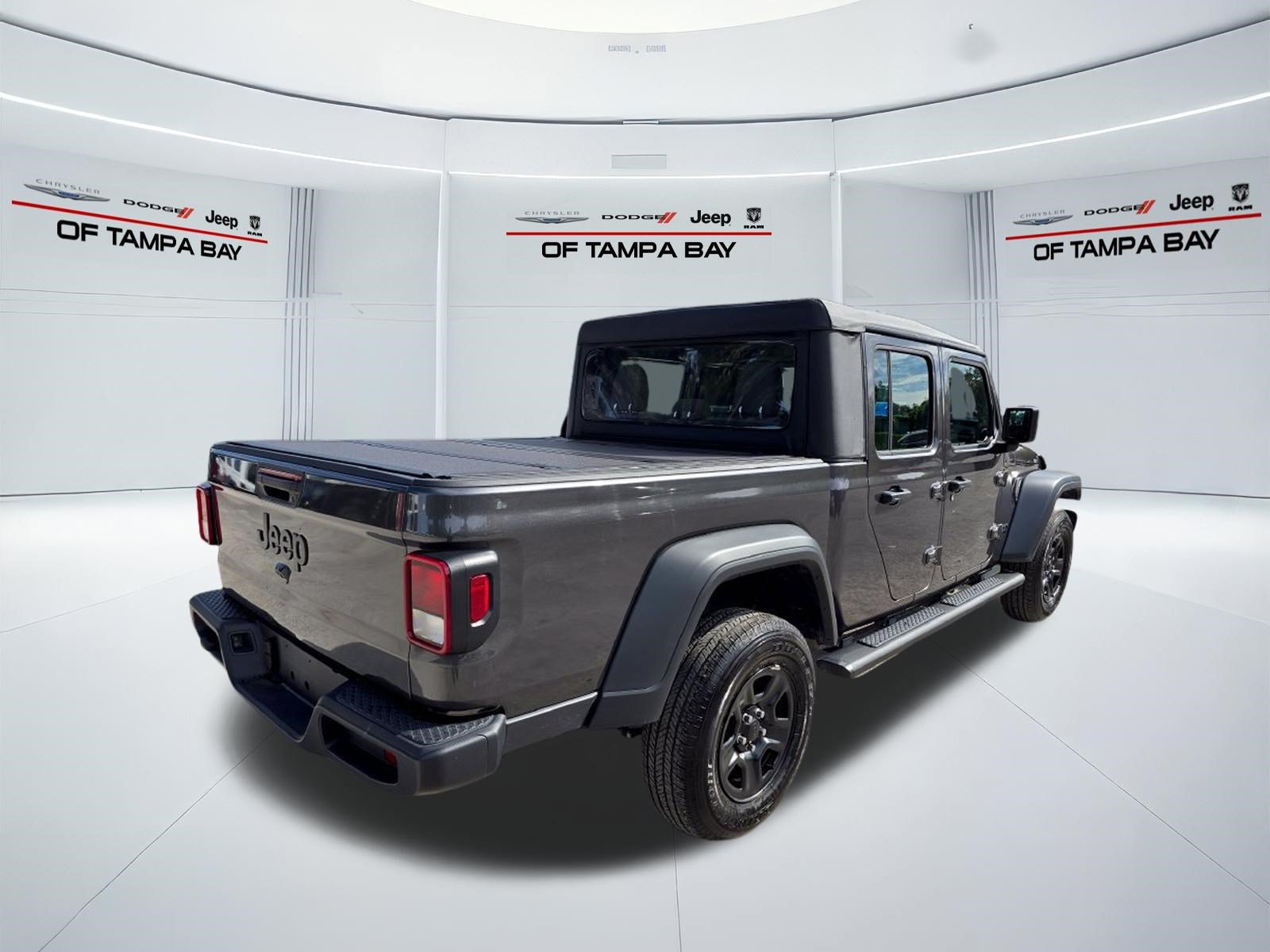 Used 2025 Jeep Gladiator Sport AWD/4WD image 7