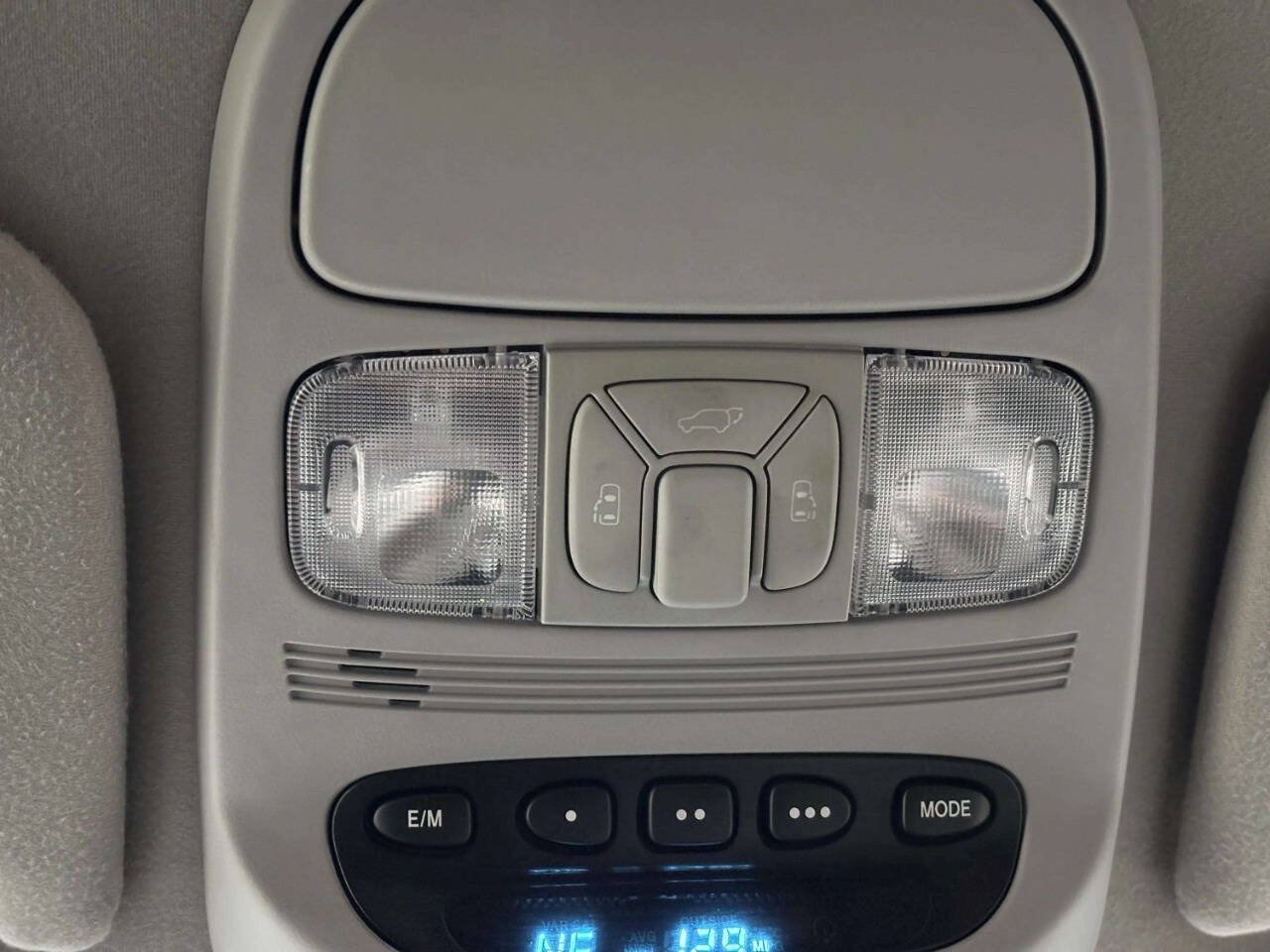 Used 2010 Toyota Sienna LE FWD image 31