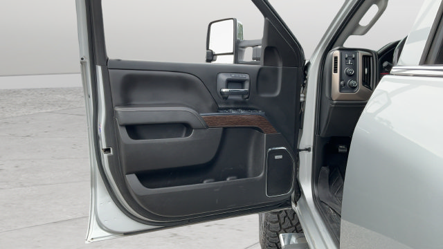 Used 2018 GMC Sierra 2500 Denali w/ Duramax Plus Package AWD/4WD image 22