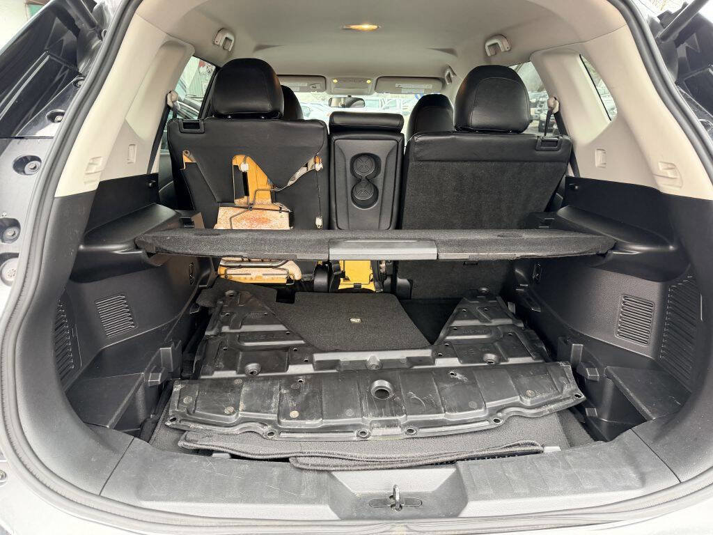 Used 2017 Nissan Rogue SV image 5