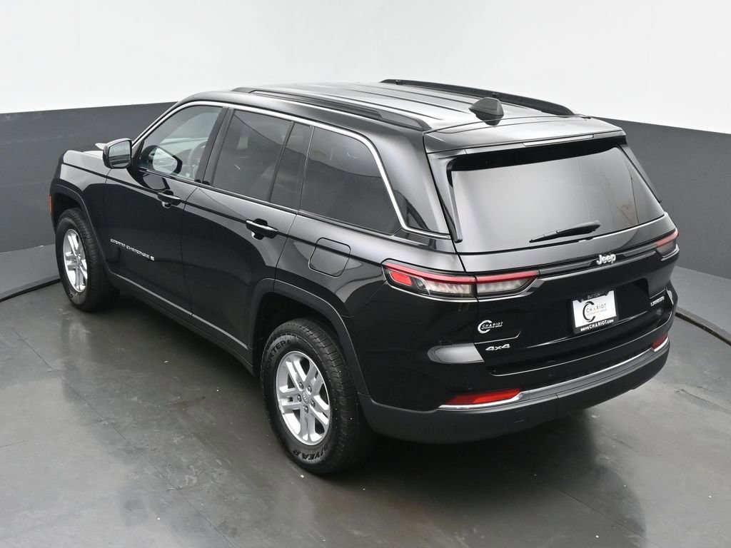 Used 2024 Jeep Grand Cherokee Laredo AWD/4WD image 41