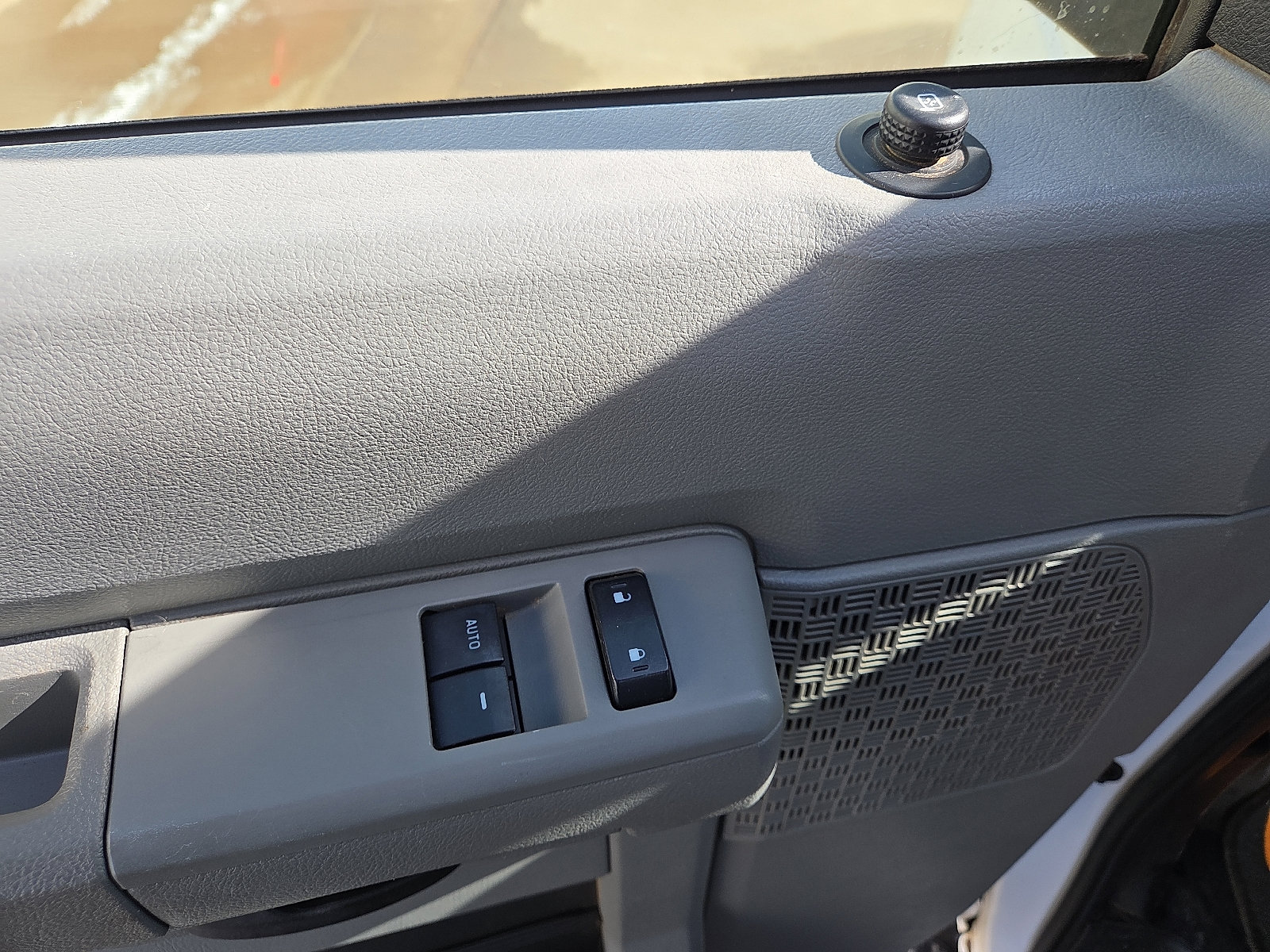 Used 2014 Ford E-350 and Econoline 350 XLT image 12