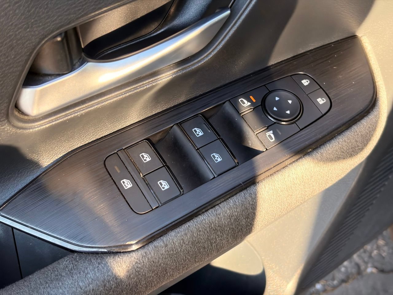 Certified 2025 Nissan Kicks SV FWD image 19