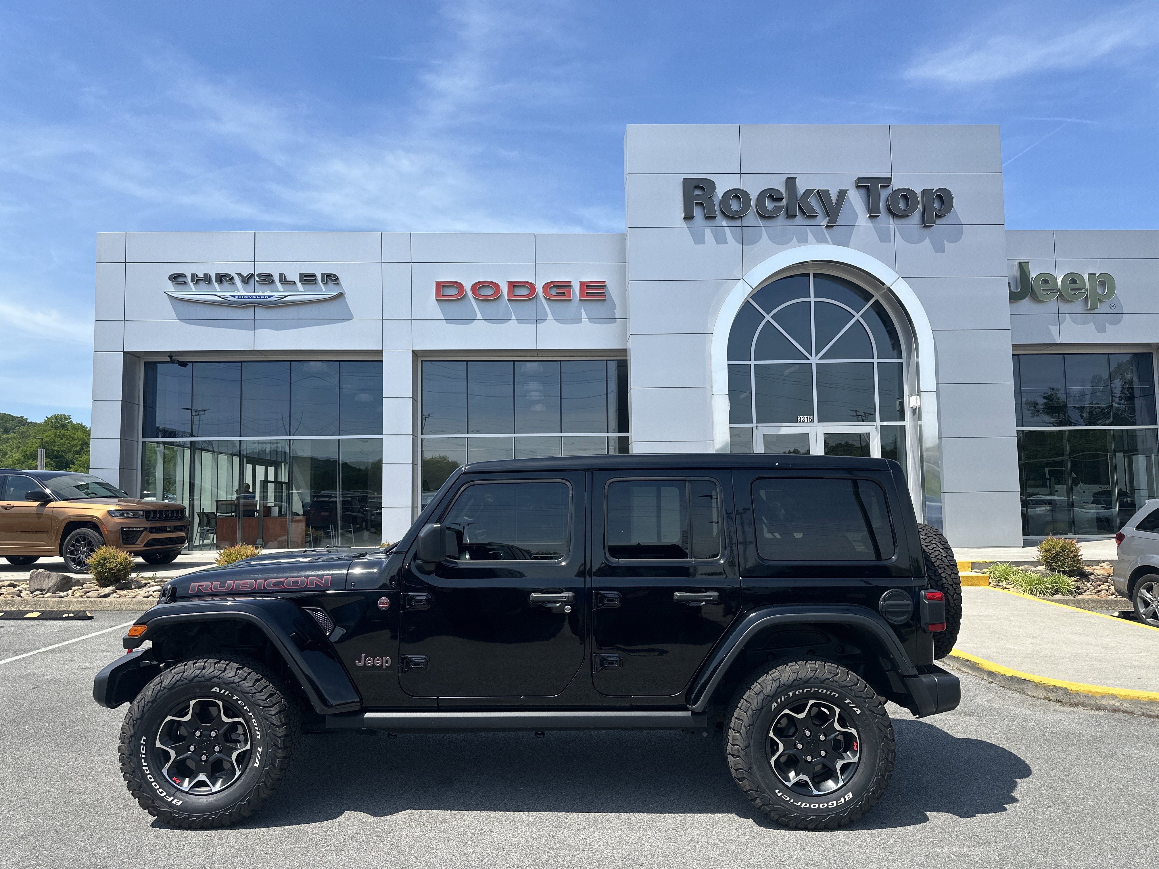 Used 2023 Jeep Wrangler Unlimited Rubicon w/ LED Lighting Group AWD/4WD image 1