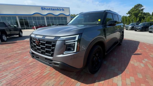 Used 2025 Nissan Armada PRO-4X w/ Pro-4X Premium Package AWD/4WD image 6