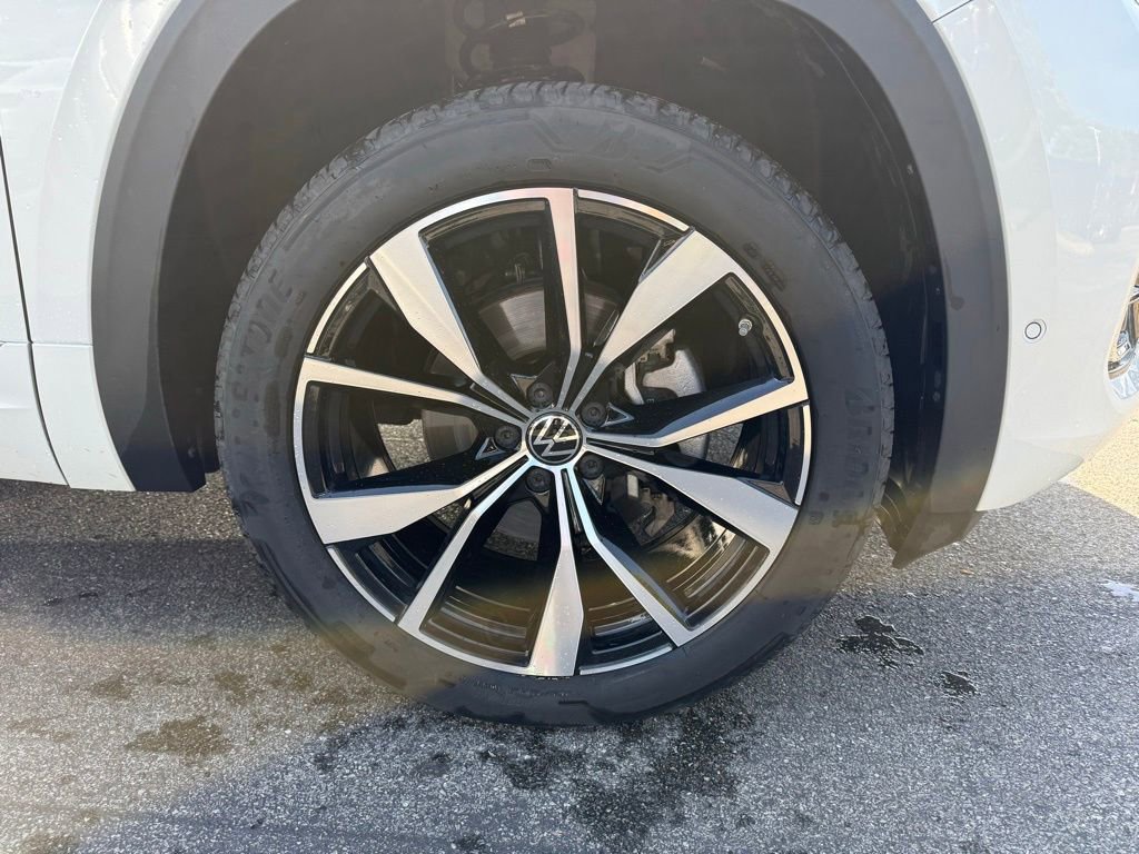 Used 2025 Volkswagen Atlas SEL Premium R-Line image 28