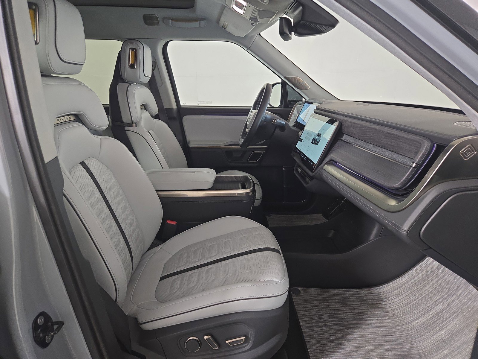 Used 2023 Rivian R1T Adventure AWD/4WD image 23