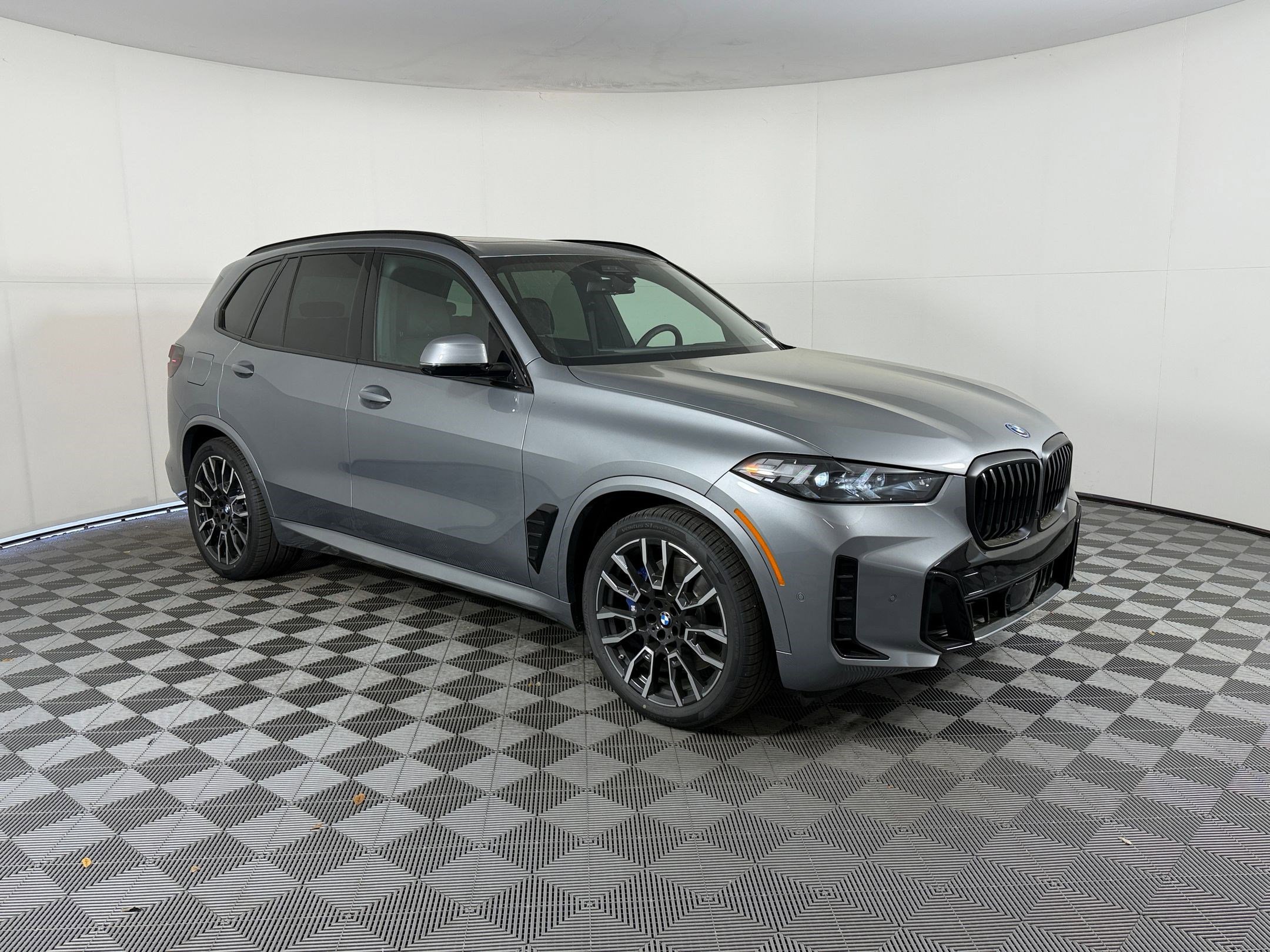New 2026 BMW X5 xDrive50e w/ Executive Package image 7