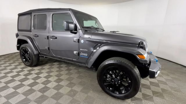 Used 2024 Jeep Wrangler Unlimited Sahara w/ Technology Group AWD/4WD image 2