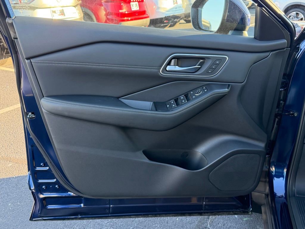 New 2026 Nissan Rogue Platinum w/ Platinum Premium Package image 12