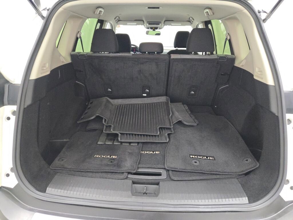 Used 2023 Nissan Rogue SV image 18