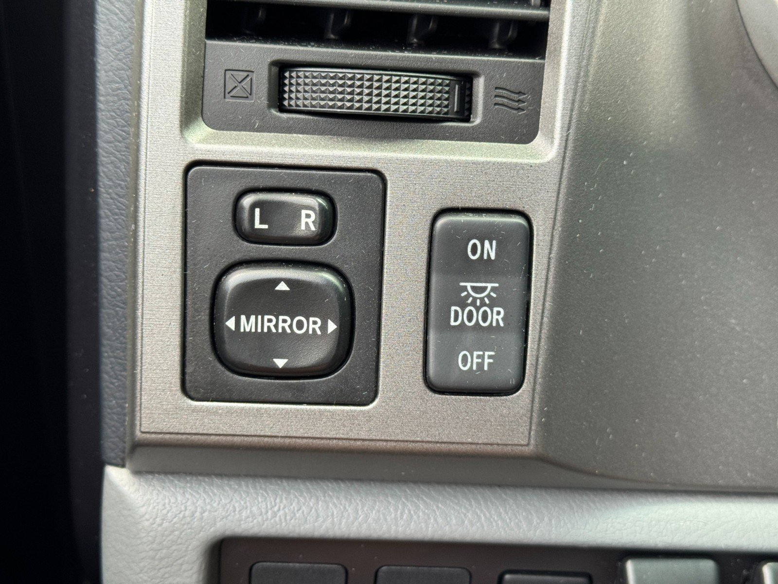 Used 2016 Toyota Sequoia SR5 image 15