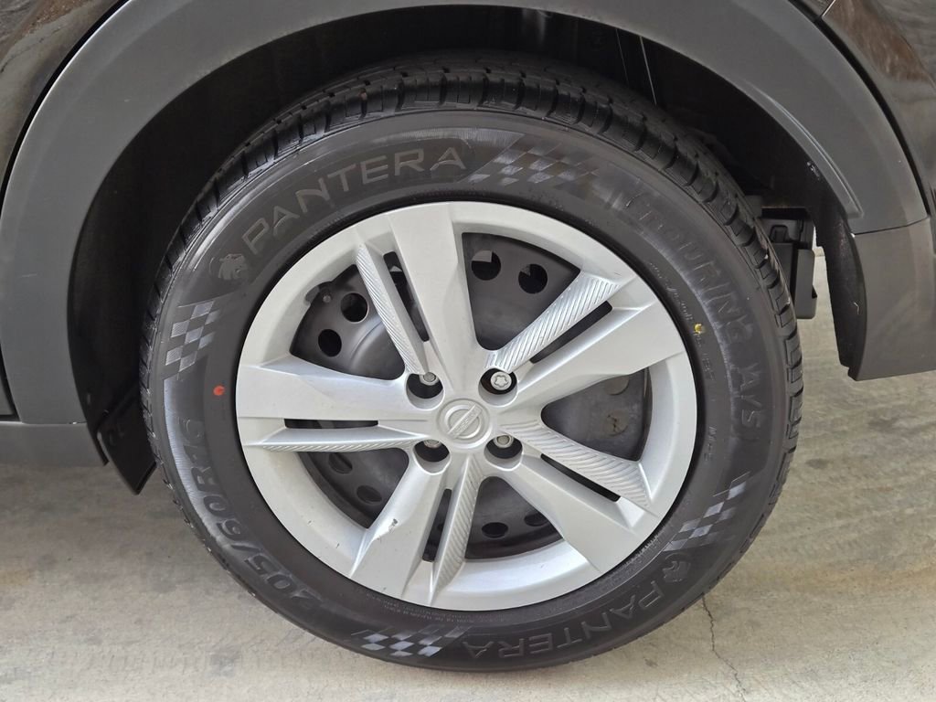 Used 2024 Nissan Kicks S FWD image 10