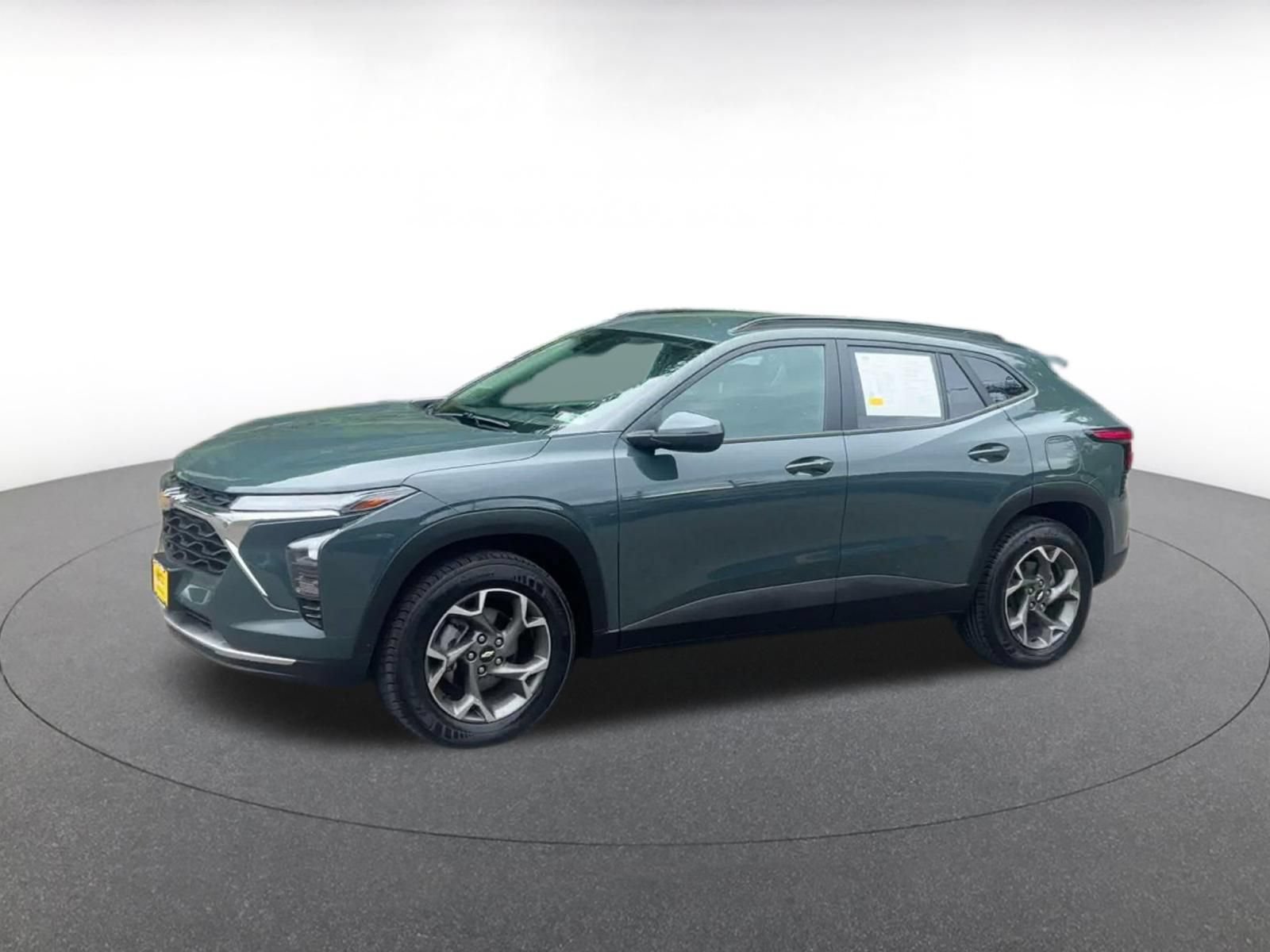 Used 2025 Chevrolet Trax LT w/ LT Convenience Package FWD image 7