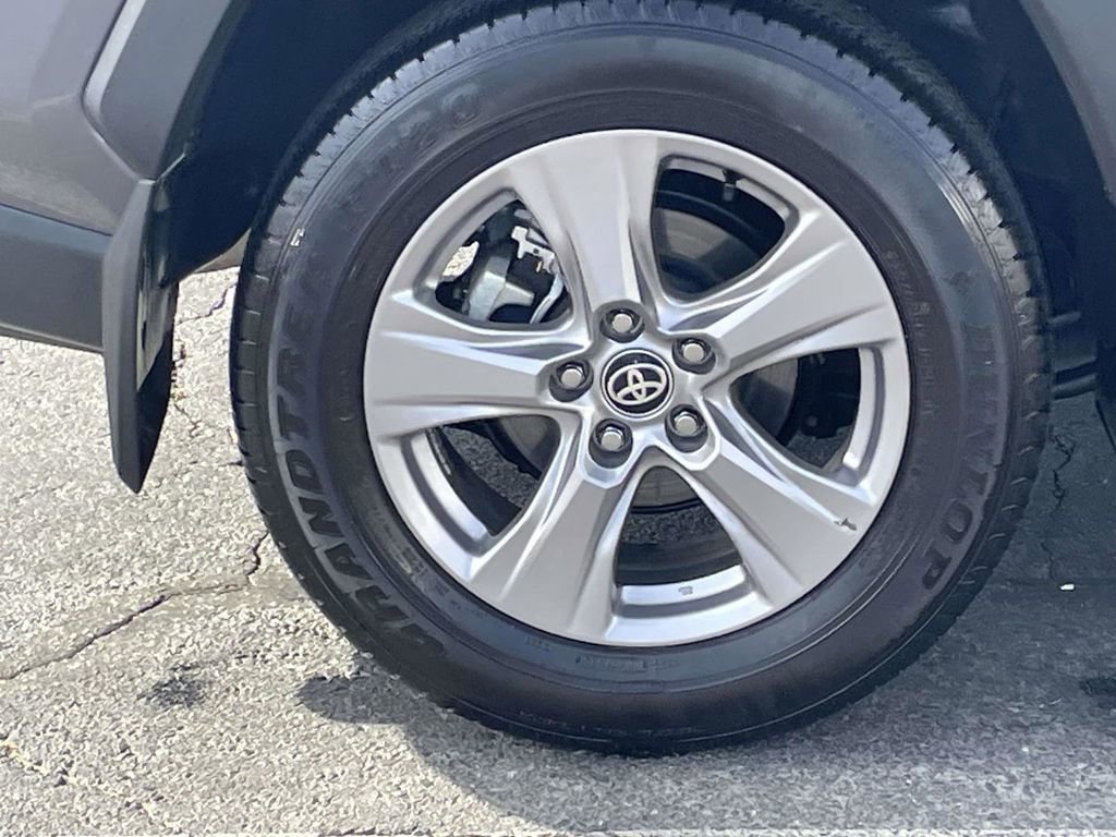 Used 2025 Toyota RAV4 XLE w/ Convenience Package FWD image 13