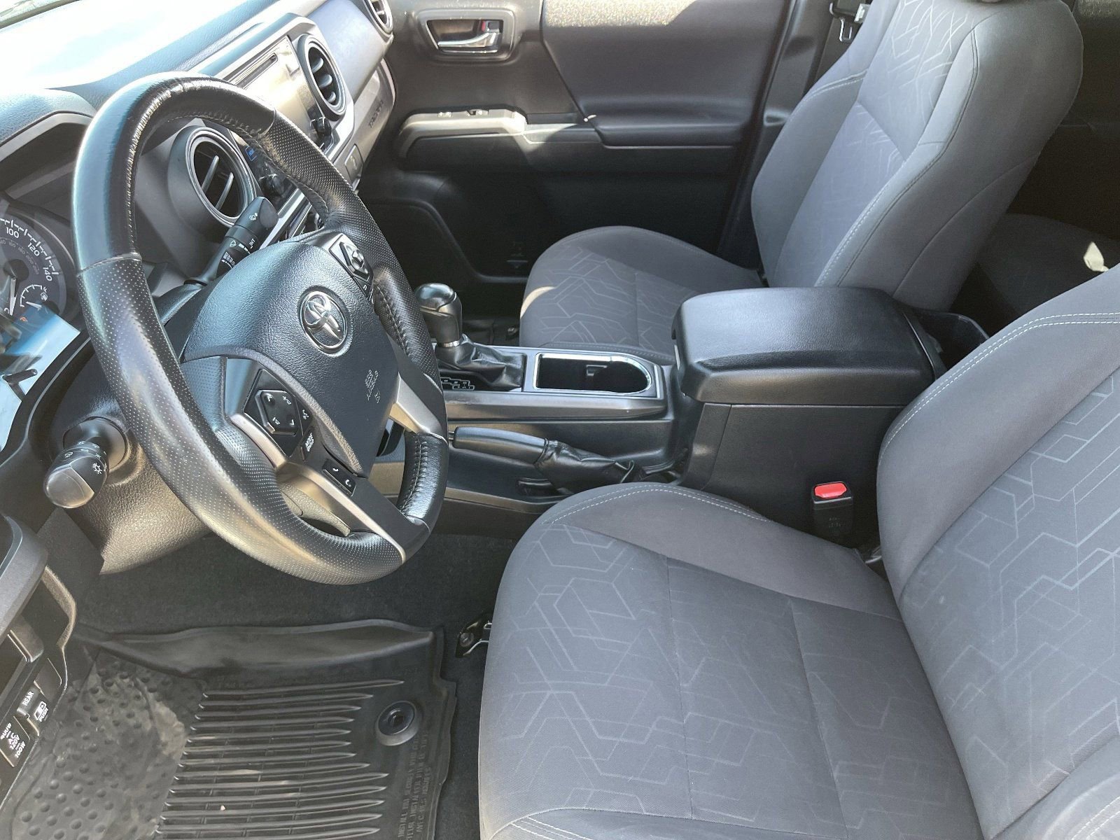 Used 2017 Toyota Tacoma TRD Off-Road w/ Premium & Technology Package AWD/4WD image 20