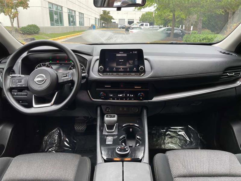 Used 2024 Nissan Rogue SV image 58