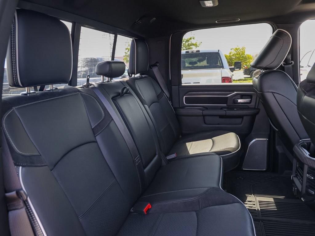 New 2026 RAM 3500 Laramie AWD/4WD image 17