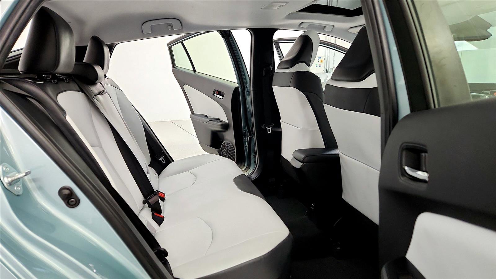 Used 2016 Toyota Prius Four image 18