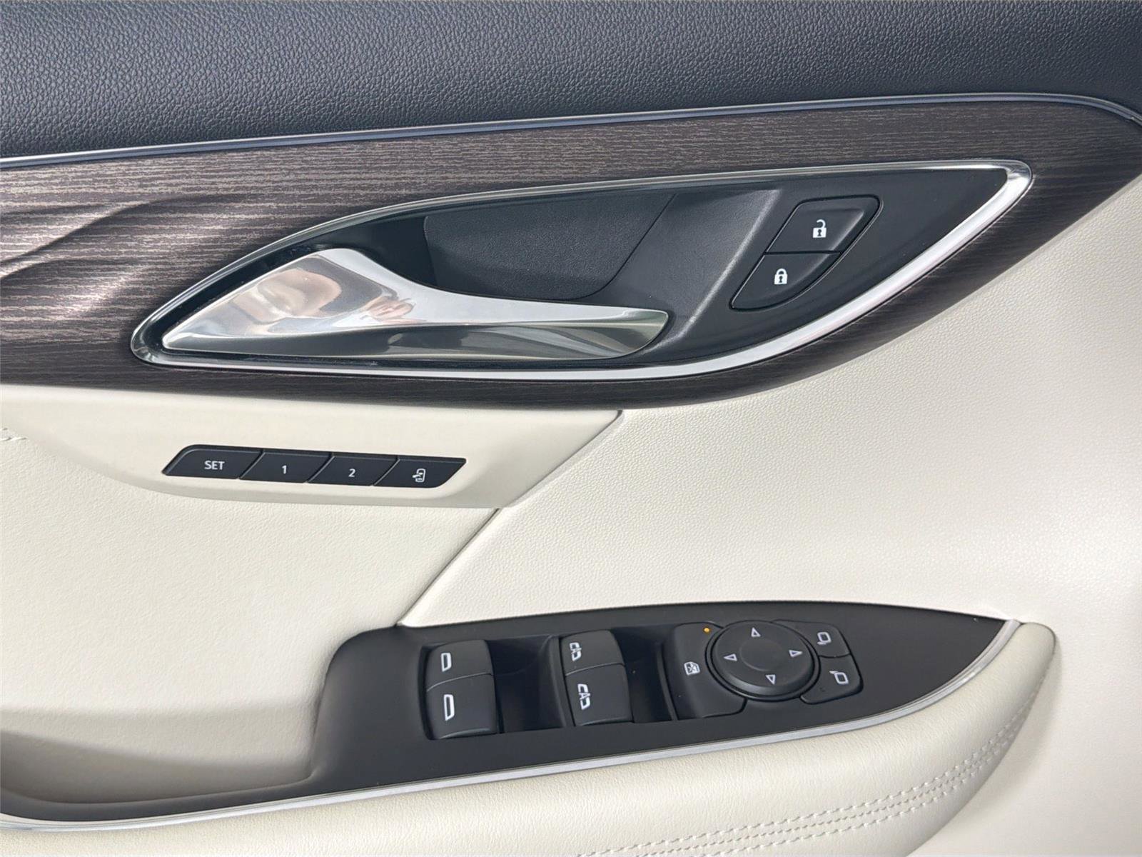 Used 2022 Buick Envision Avenir w/ Technology Package II FWD image 17