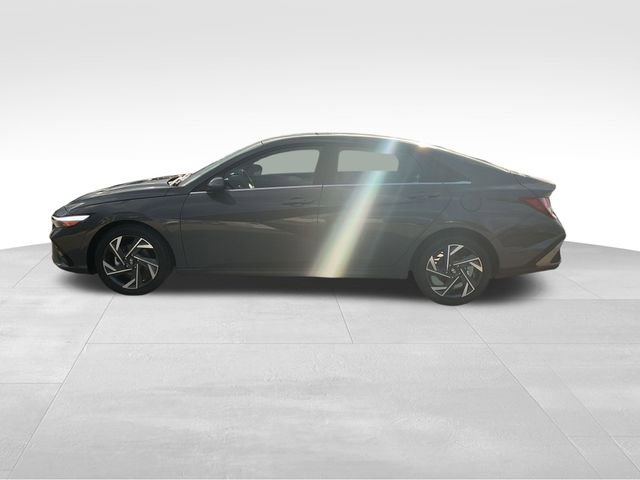 Used 2025 Hyundai Elantra SEL image 5