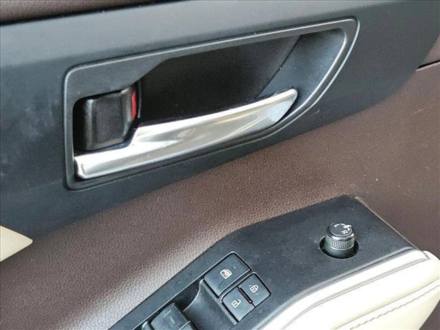 Used 2020 Toyota Highlander XLE FWD image 7
