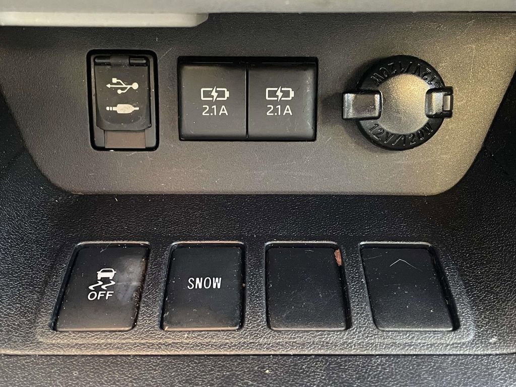 Used 2017 Toyota Highlander Limited image 23