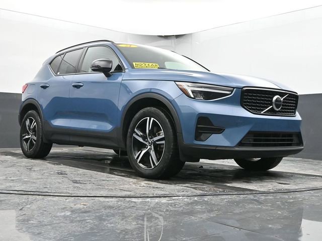 Used 2024 Volvo XC40 B5 Core image 42
