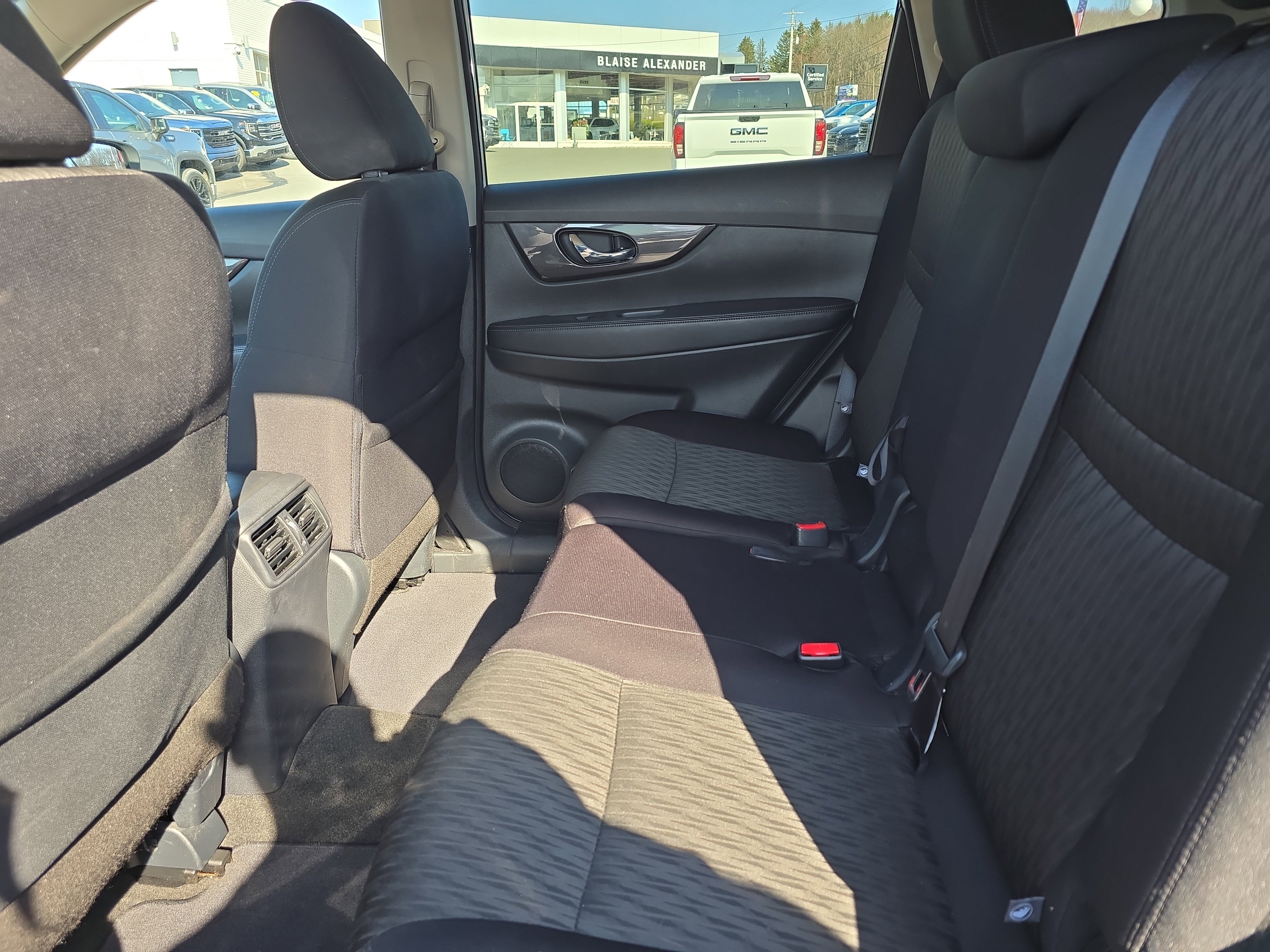 Used 2020 Nissan Rogue SV image 14