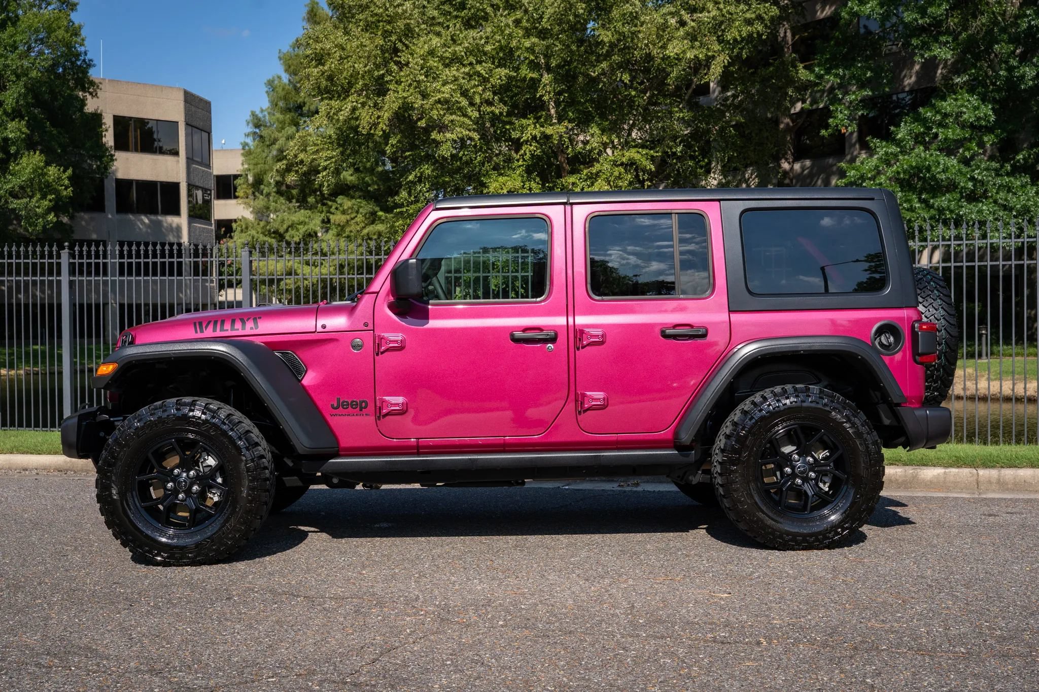 Used 2024 Jeep Wrangler Unlimited Sport AWD/4WD image 9